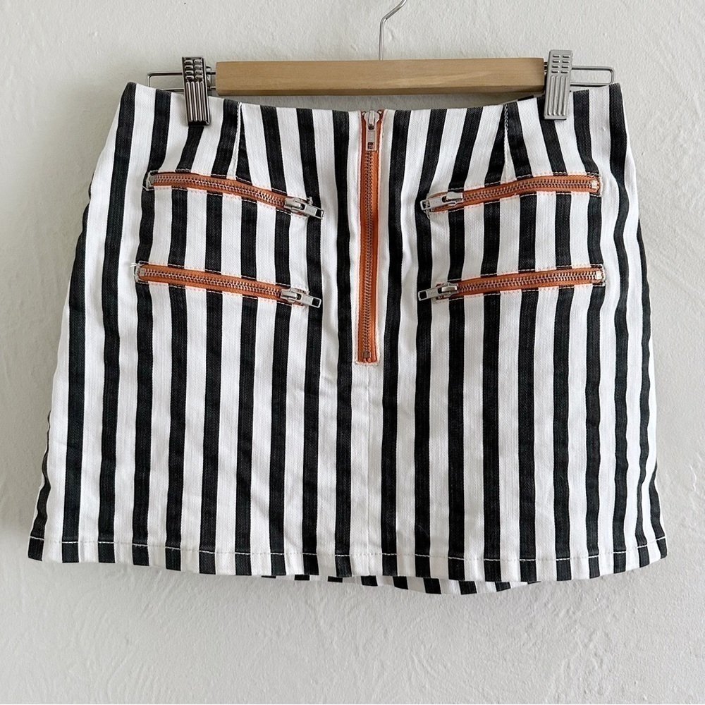 ⚡️10$ sale⚡️ Urban Outfitters Black White Striped Mini Skirt Size M